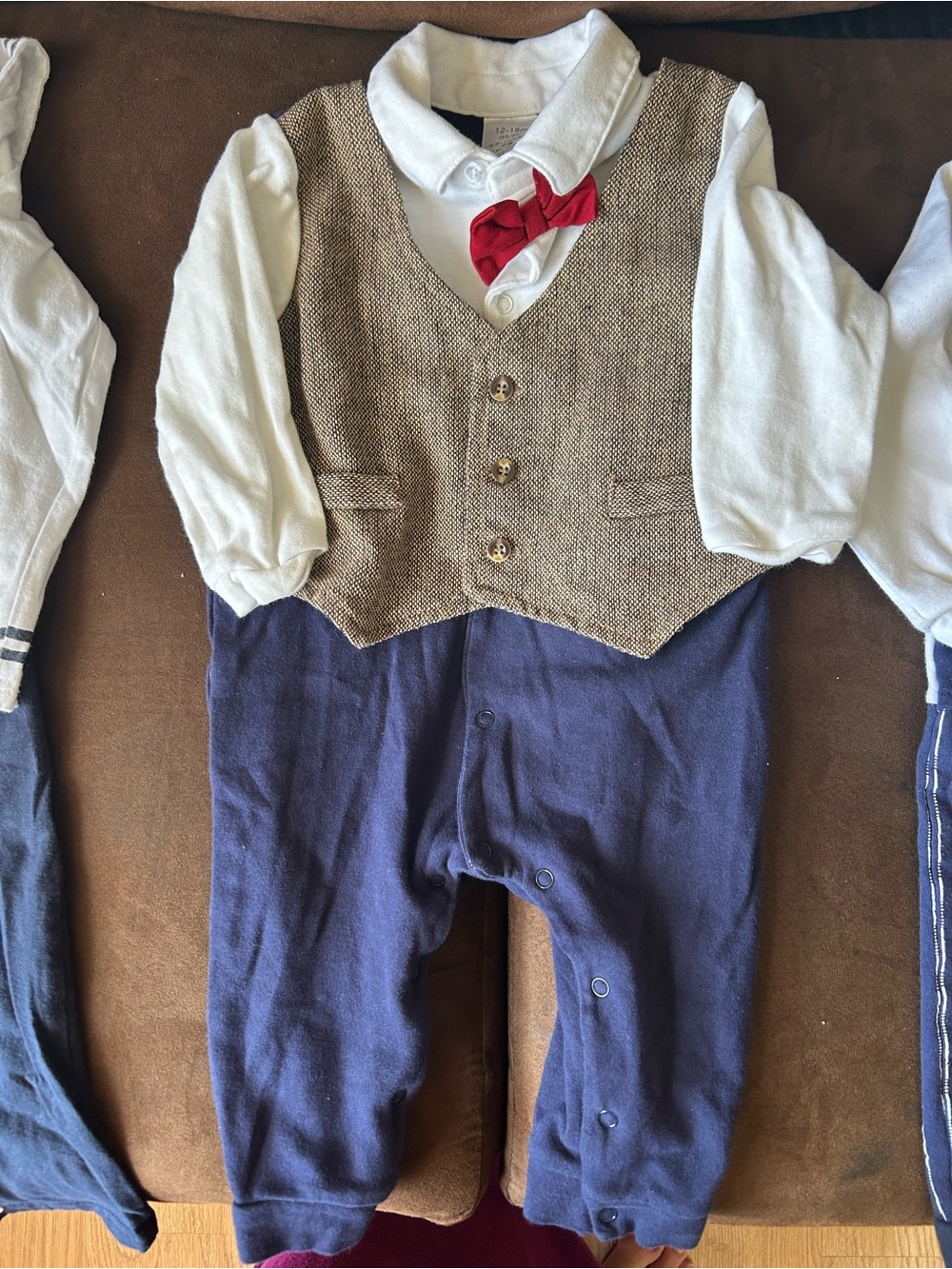 Lot of 5: boys 18M vest\pants set, 3 romper suit sets, 1 vest/shirt - Picture 5 of 7